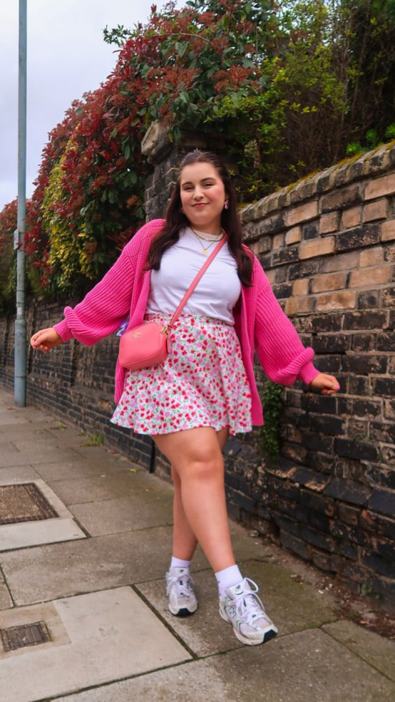 Floral skirt outfit trends, Spring summer pink outfit: crop top,  slow fashion,  purple and violet trainer  