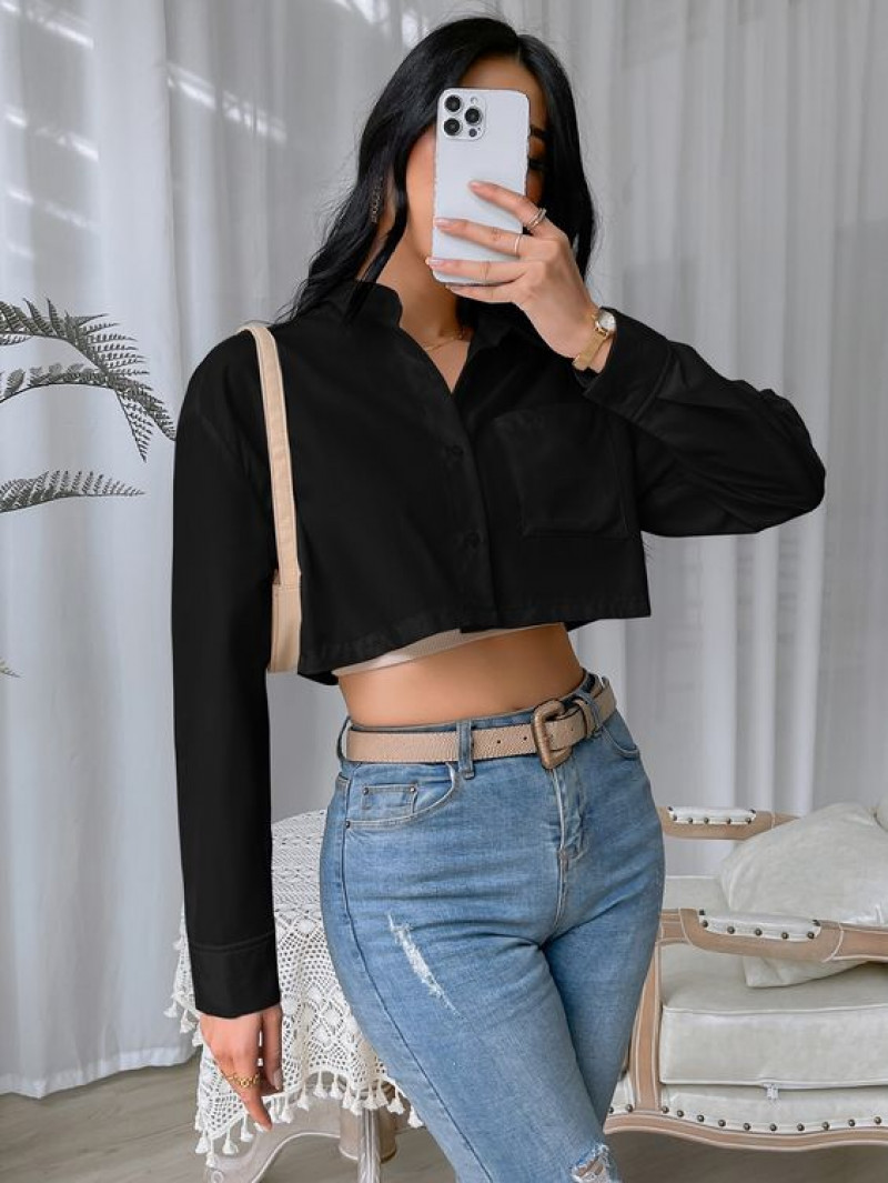 Black Cropped Blouse Fashion Wear With Light Blue Jeans, Autumn Outfit 2023: crop top,  tube top,  camisa crop  
