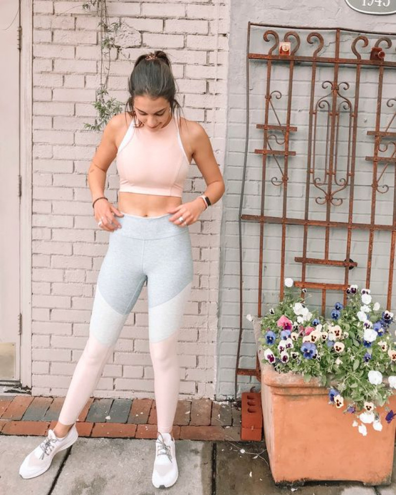 White Casual Trouser Yoga Pants Attires Ideas With Pink Crop Top, Shoulder: crop top,  top fitness nadador com bojo removível callas,  outdoor voices  