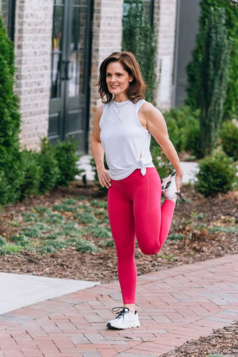 White Sleeveless Top, Fuchsia Leggings, Black and White Running Shoes: active pants,  yoga pant,  alr industries humapro protein matrix blend formulated for humans,  alri humapro tablets,  foodspring gmbh,  alri humapro  