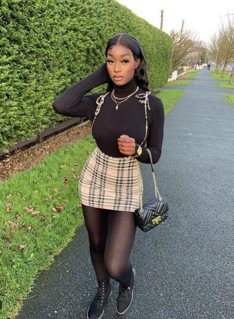 Black Sweater  Outfits Ideas With Pencil And Straight Skirt, Tights: 