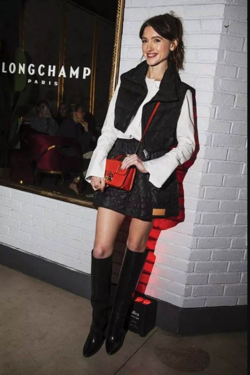 Natalia Dyer's chic attire exudes effortless elegance, showcasing her as a true fashion maven.: 
