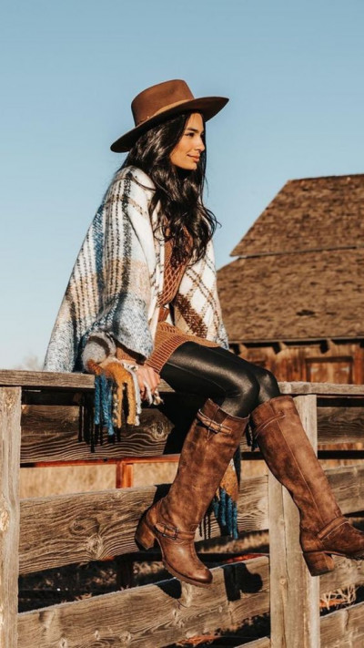 Cute outfits with tartan: sun hat,  cowboy hat,  pointed toe  