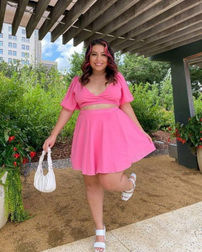 Pink classy look with cocktail dress: cocktail dress,  cocktail dress m,  traveling bag  