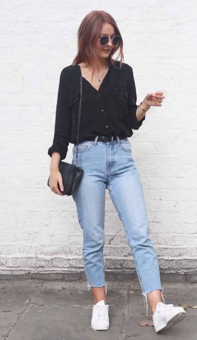 Black top with jeans, mom jeans: 