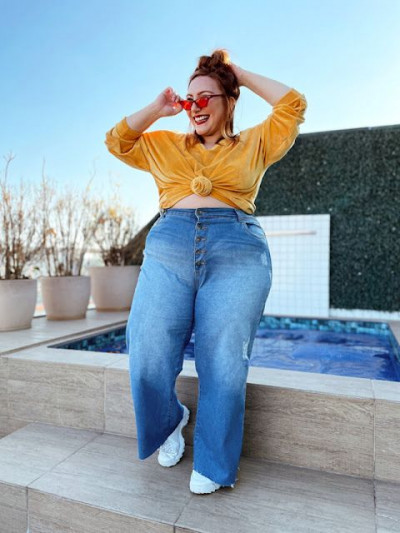 Chic outfit with jeans, trousers: plus-size clothing,  high-rise,  mom jeans,  wide-leg jeans  