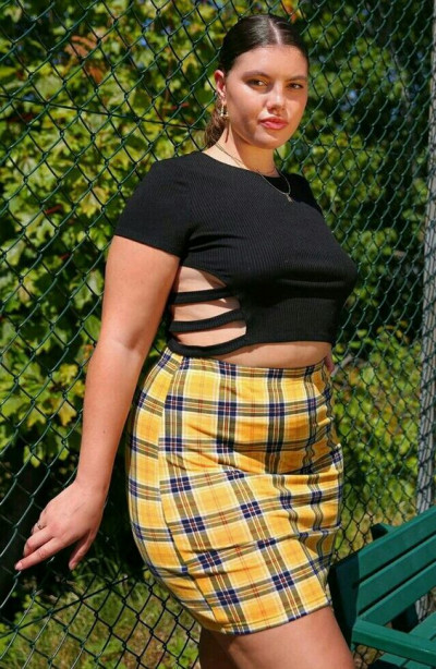 Look inspiration with tartan: curvy girl,  hair m  